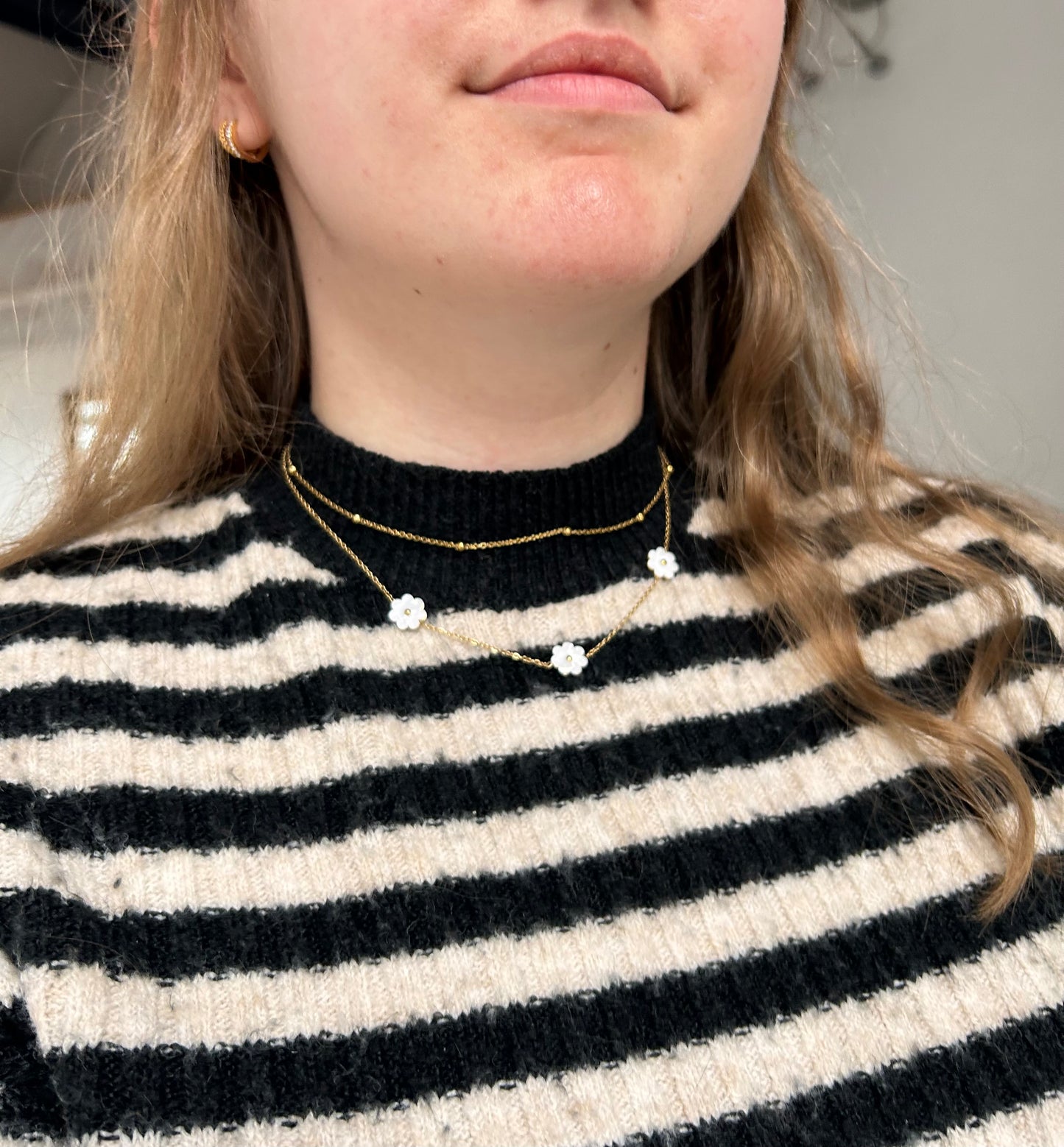 White Flower Necklace Gold