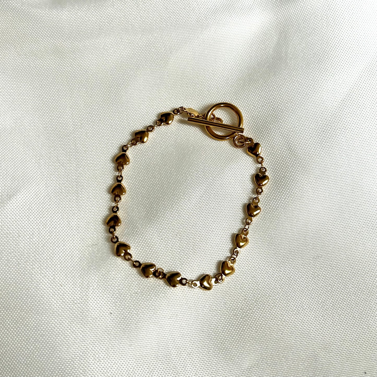 gold heart bracelet with clasp