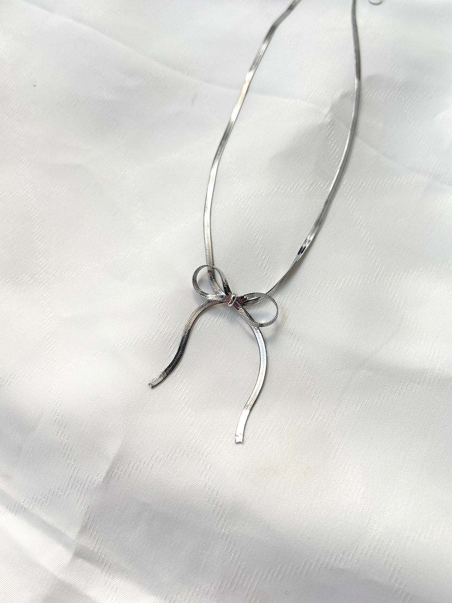 Bow Necklace Silver
