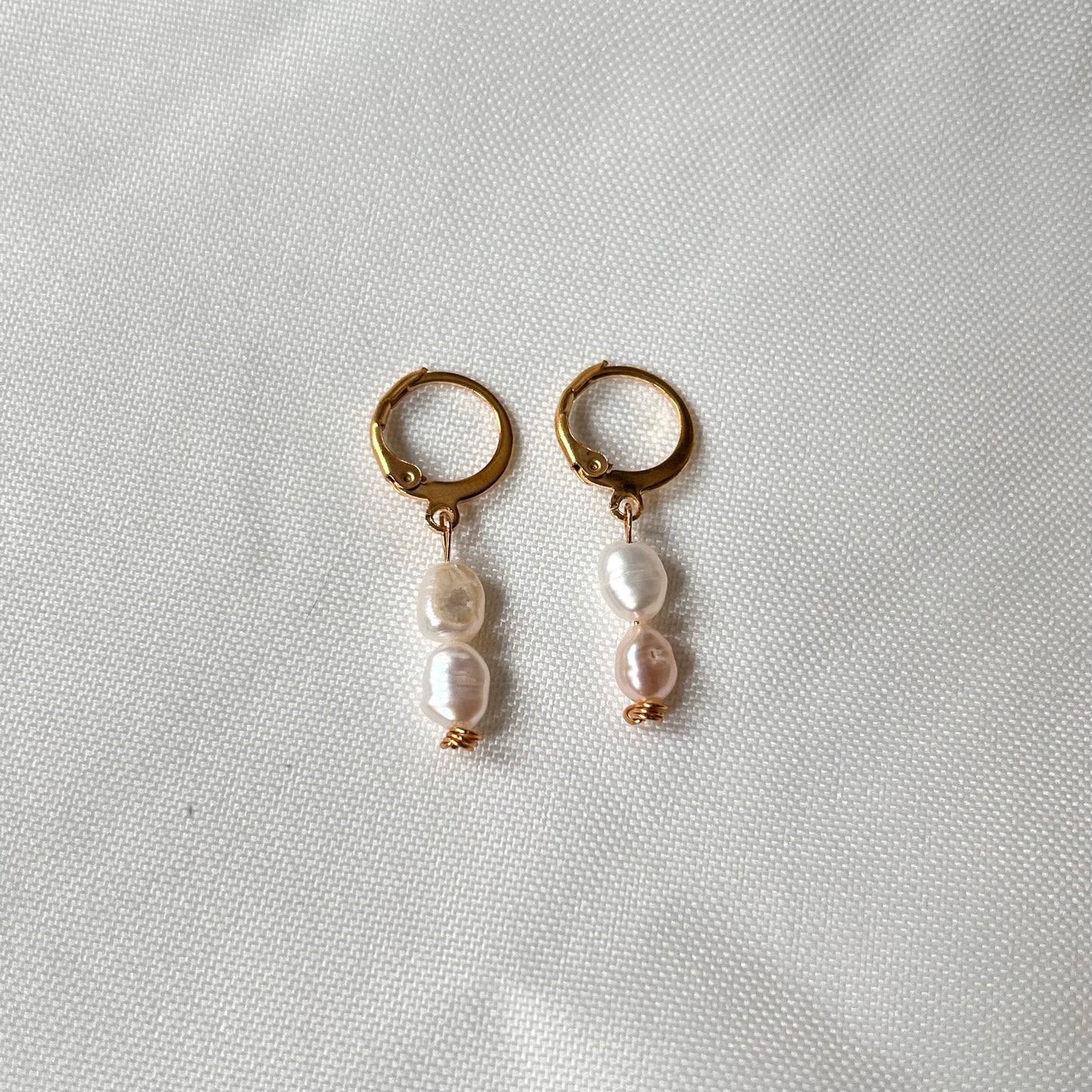 gold earrings with 2 pearls