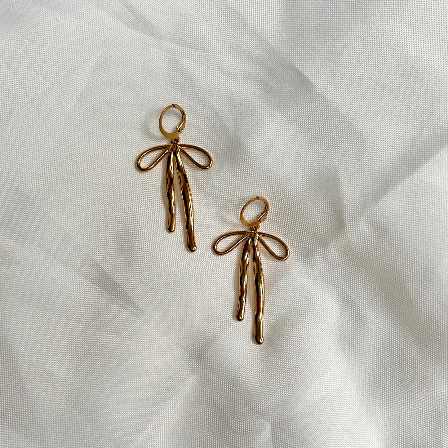 gold bow earrings