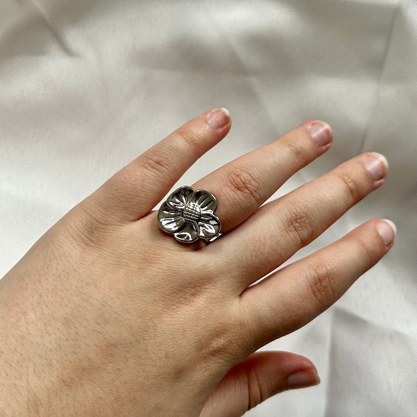 ring with silver flower