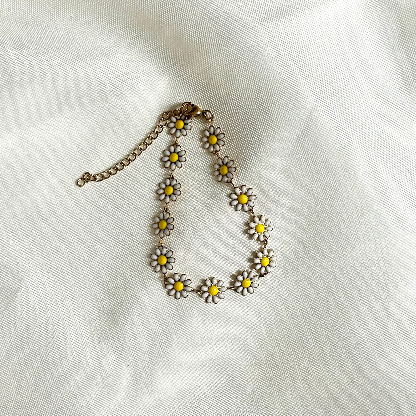 daisy bracelet in gold
