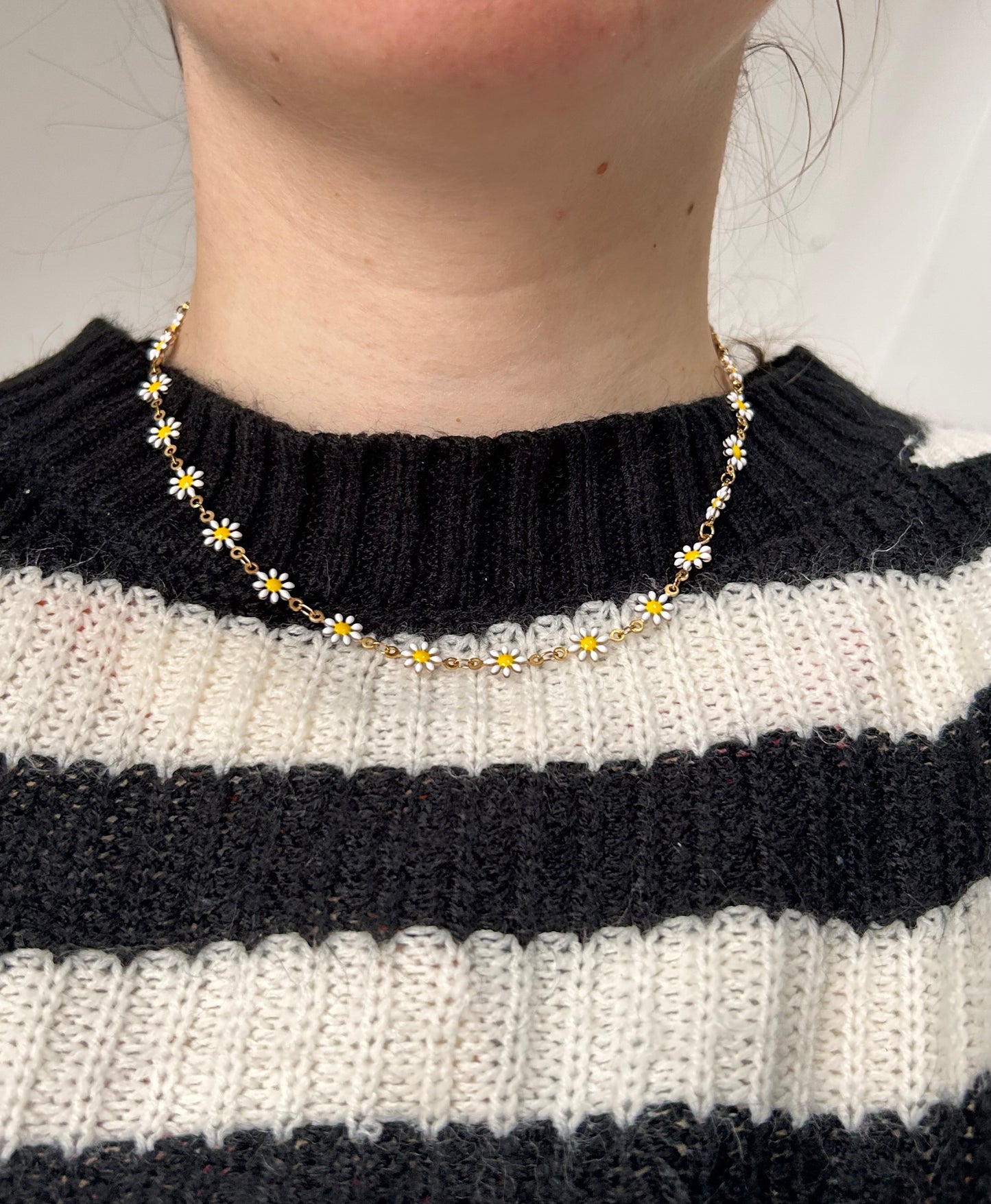 Mini Daisy Necklace Gold