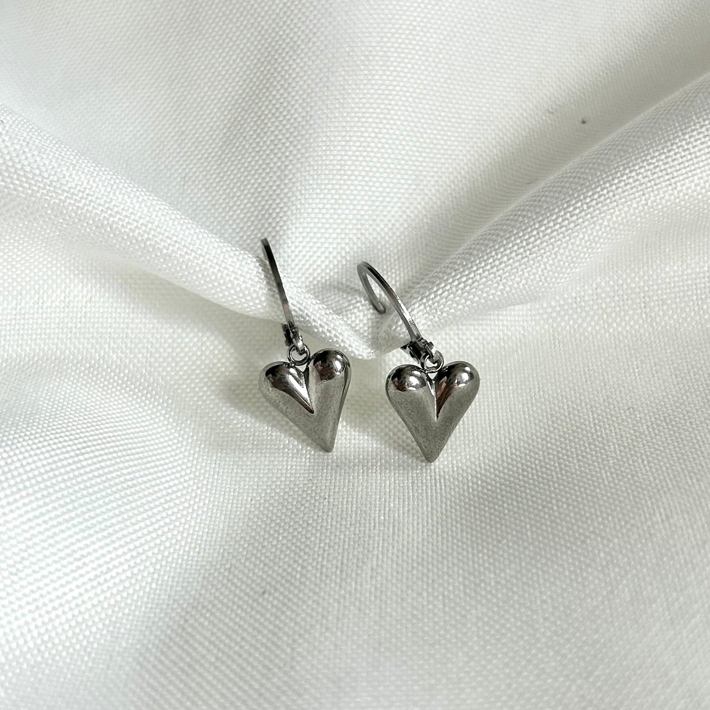 simple heart earrings in silver