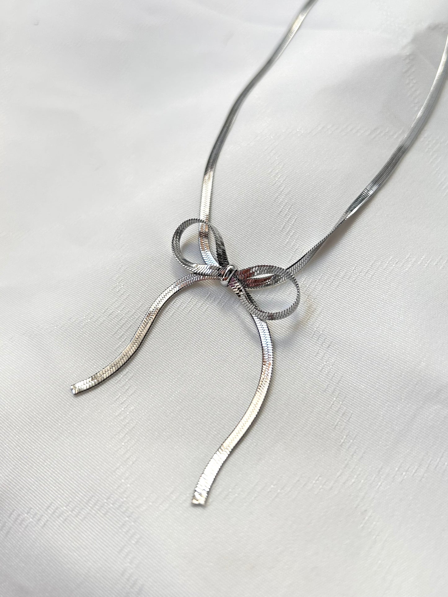 Bow Necklace Silver