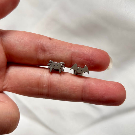 studs with spider and bat in silver