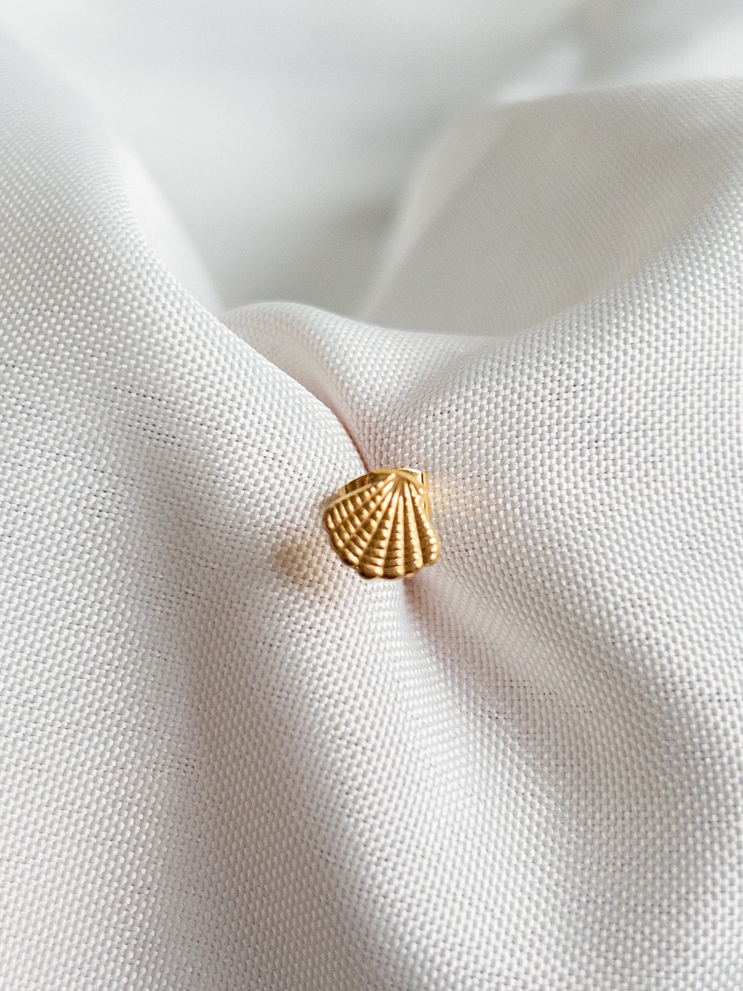 Shell Stud Gold