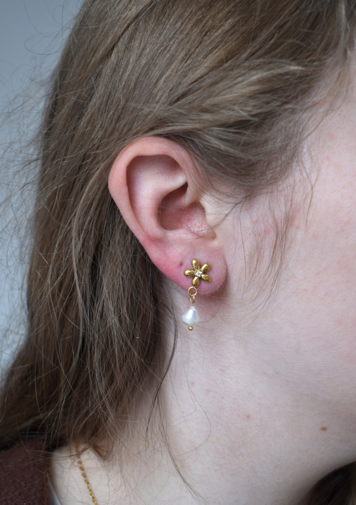 Flower Pearl Studs Gold