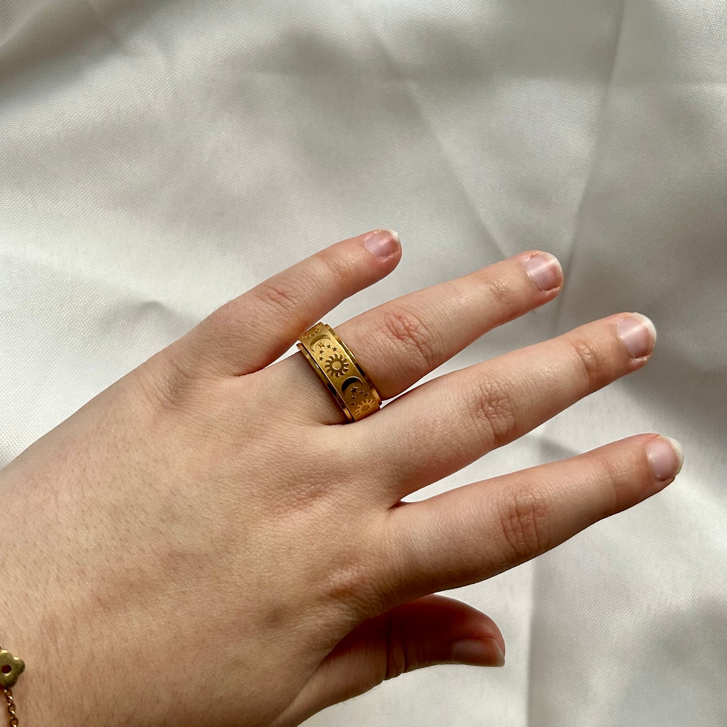 ring that spins with stars