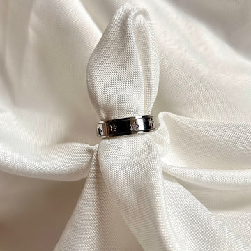 silver spinning ring wit stars