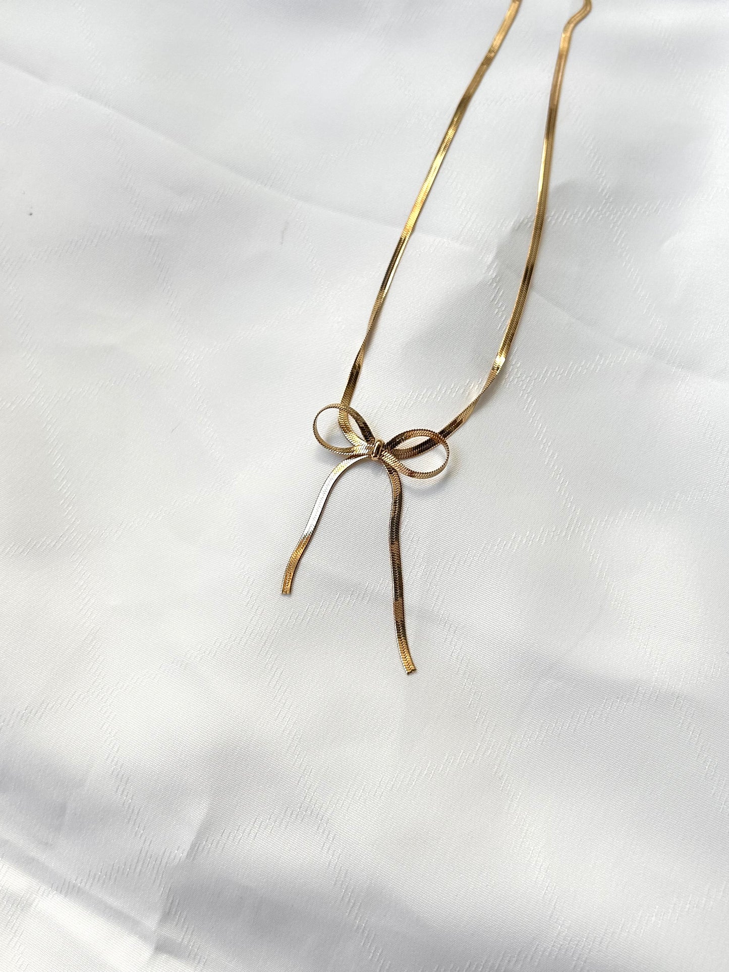 Bow Necklace Gold