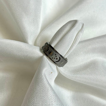 silver spinning ring