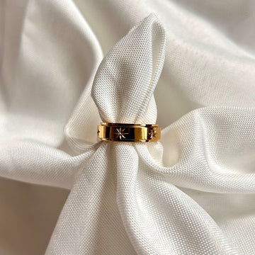 gold spinning ring with stars