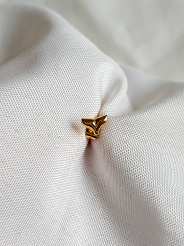 Fin Stud Gold