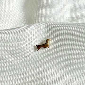 gold teckel stud
